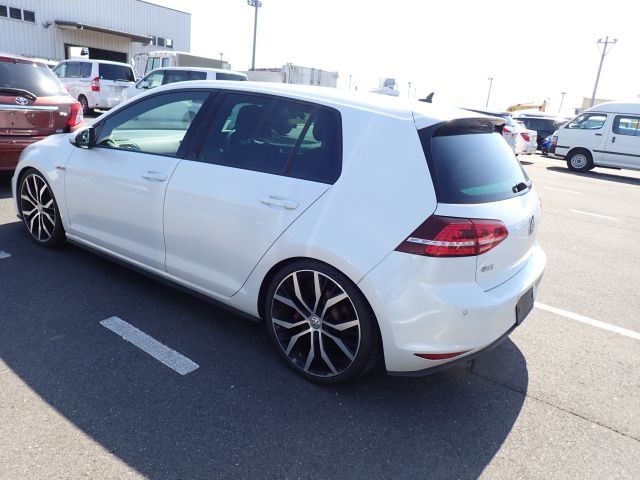 
								VOLKSWAGEN GOLF AUTOMATIC 2014 petrol for Sale full									